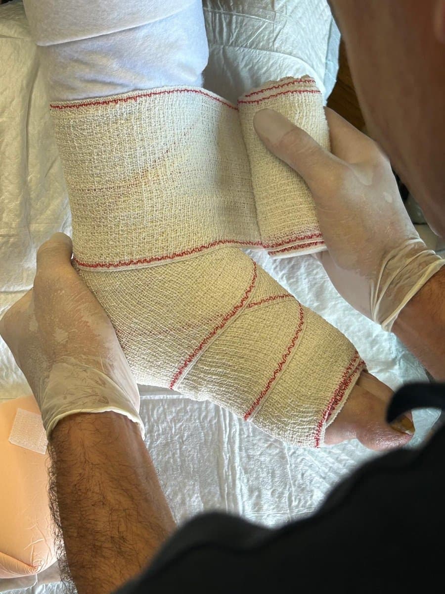 Cura de heridas con vendaje realizada por Jorge a domicilio